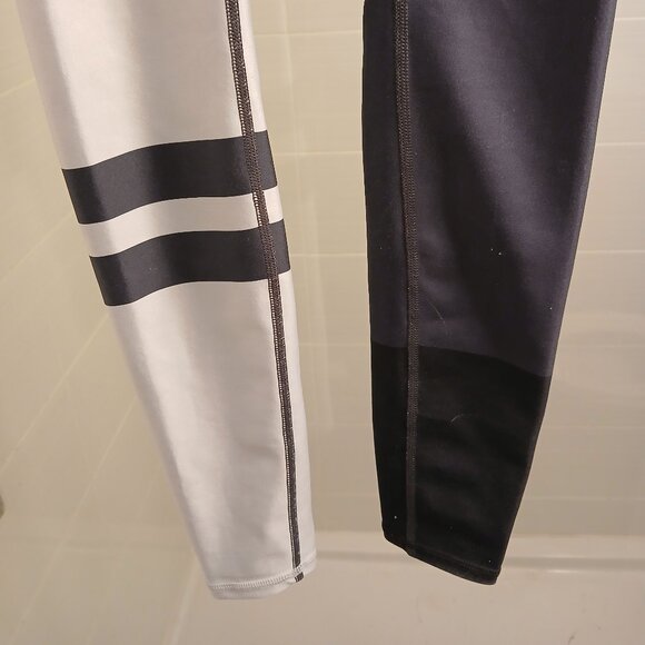*Rare* ALO Yoga Leggings - Picture 11 of 15